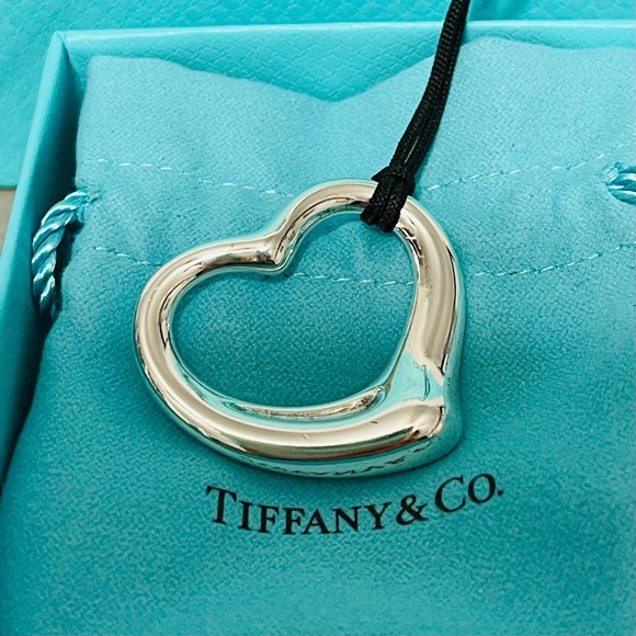 Tiffany & Co. Elsa Peretti Open Heart Pendant - Picture 4 of 8